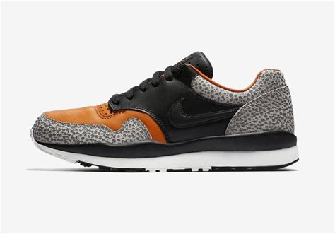 nike air safari schwarz|nike safari og black monarch stockx.